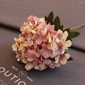 Fleurs décoratives 32 cm 6 têtes Twig de fleurs artificielles Hortensia Fake Vintage Bride tenant des plantes vertes DIY HOME DÉCOR DE MARDIAL DÉCOR