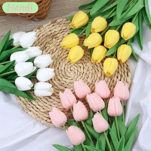 Fleurs décoratives 33 cm Bouquet artificiel de fleur de tulipe 5 / 10pcs PE mousse fausse décoration de mariage Garden cadeau