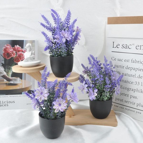 Fleurs décoratives 3pc 7,87 pouces Simulation Purple Lavender combinaison mini plante en pot avec pot noir Pas besoin d'arrosage de la bibliothèque