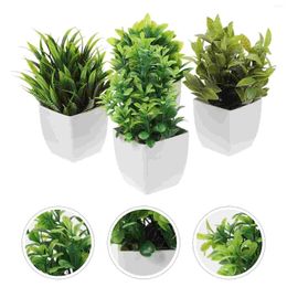 Fleurs décoratives 4 PCS Artificial Potted Faux Plants Plastes en plastique intérieur Fausse Bonsai Dining Table Decoration Household Desk Mini