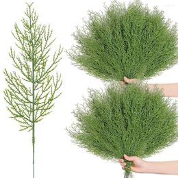 Fleurs décoratives 40pcs Branche de pin artificiel Plastique Faux Green Plantes de Noël Couronne de Noël DIY BRANCHES DE MAISON DÉCOR