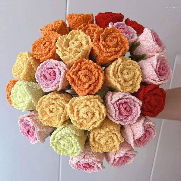 Fleurs décoratives 42 cm Bouquet de tricot fait à la main Couche de fleur de rose artificielle Croche Floral Fake Mariage d'anniversaire de fête Cadeaux Home Decorations