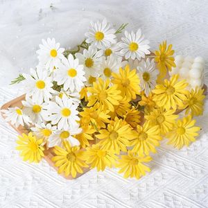 Fleurs décoratives 4pcs Bouquet artificiel mariage de la Saint-Valentin Fake Flower Daisy Plastic