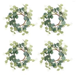 Decoratieve bloemen 4 stks kunstmatige eucalyptus bladeren simulatie bessen ring kandelaar Garland kerstfeesttafel home decoratie navidad
