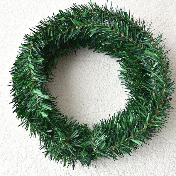 Flores decorativas 5.5m Pino Artificial Fir Garland Ringe Nitave Strip Green Pvc Grass Rattan Decoración de árboles de Navidad Banner