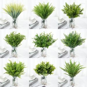 Decoratieve bloemen 5/7 vork kunstmatige groene planten plastic simulatie gras varens bladeren nep bloem ornament bruiloft decoratie huistafel