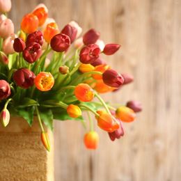 Decoratieve bloemen 5 bundels vijfkoppige tulpen voelen hydraterende Noordse binnendecoratie kunstmatige bloem woninginrichting