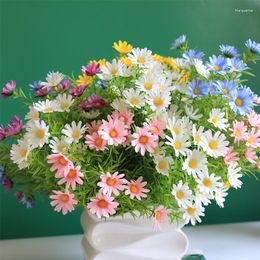 Decoratieve bloemen 5-vork/bos Kunstmatige kamillebloem Plastic Mini Daisy Boeket Voor Thuis Bruiloft Decor DIY Nep bloemstuk