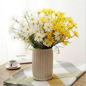 Decoratieve bloemen 5 kop White Daisy Artificial Long Branch Bouquet for Home Wedding Garden Decoratie Diy Bridal Silk Fake Flower