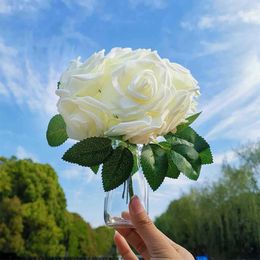 Flores decorativas 50 piezas de rosa artificial para ramos de bricolaje Romántico blanco Fiesta de boda falsa Baby Shower Decoración del hogar