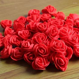 Fleurs décoratives 50pcs Roses en mousse Têtes de fleurs artificielles Diy PE Rose Accessoires de décoration Panneau mural