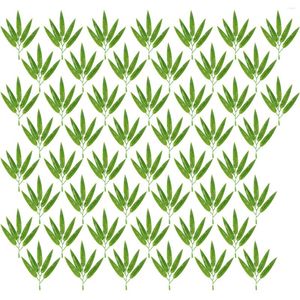 Fleurs décoratives 50pcs Mini Plantes Simulation Réaliste Verdure Feuilles Po Prop Table Centre De Table Pour La Fête D'anniversaire De Mariage