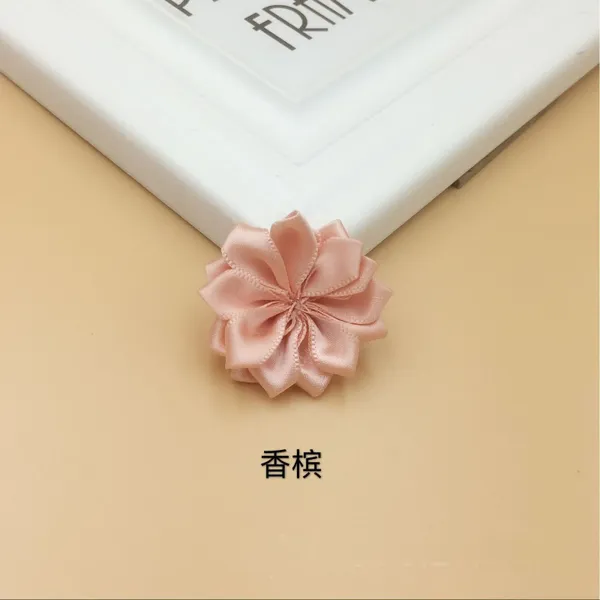 Fleurs décoratives 50pcs couleurs mixtes mini patch fleurie à la main de mariage à la main