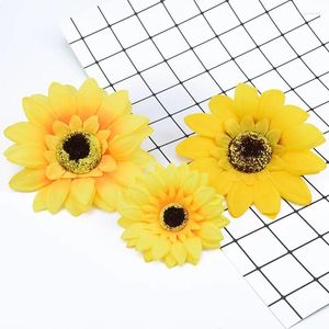 Fleurs décoratives 50pcs Silk Sunflower Christmas Cournue Condeaux DIY ACCESSOIRES DE DÉCORS DE MÉDICA