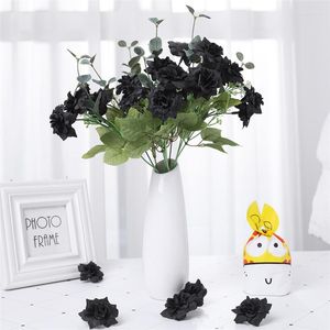 Fleurs décoratives 50pcs Simulation soie Rose têtes de fleurs pour chapeau vêtements embellissement (noir)