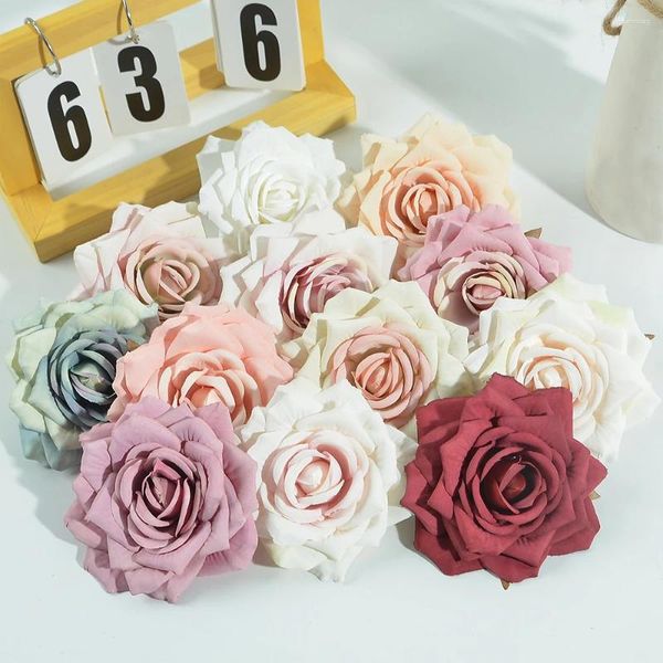 Flores decorativas 5 piezas de 10 cm Rose Rose Cabeza de flores artificiales para bodas Broche Broche Diy Corona de dulces Caja de pastel Decoración de pasteles Navidad