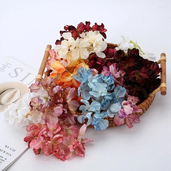 Fleurs décoratives 5pcs 3 fourchettes Hortensia artificielle Hortensia Fake Wedding Decoration DIY Garden extérieur décoration intérieure Arrangez les accessoires