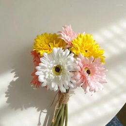 Flores decorativas 5 piezas de 30 cm Daisy Flower Silk Bouflower Bouquet para decoración de bodas álbumes de recortes Diy Corbas Falcas