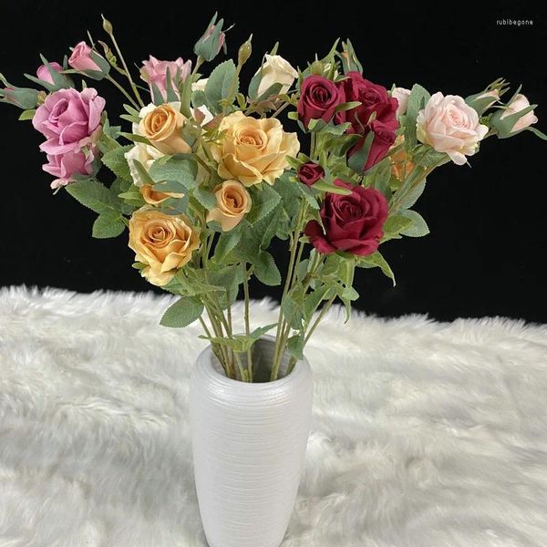 Flores decorativas 5 piezas 5 cabezas rosas de seda flor artificial rosa bouquet nupcial de la mesa de decoración de la casa del hogar