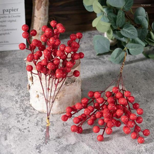 Fleurs décoratives 5pcs 6 têtes Berries artificielles branche fausses plantes bouquet bricolage couronne de couronne accessoires pour la fête de fête de Noël