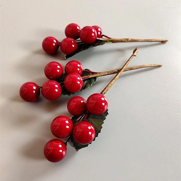 Fleurs décoratives 5pcs Artificiel Christmas Berry Red Berry Ornement Ornement Simulation baies