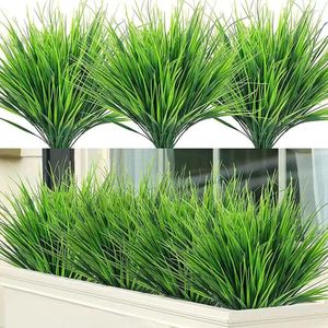 Fleurs décoratives 5pcs graminées artificielles plantes extérieures fausses buissons fausses arbustes en plastique pour la ferme de la ferme de jardin