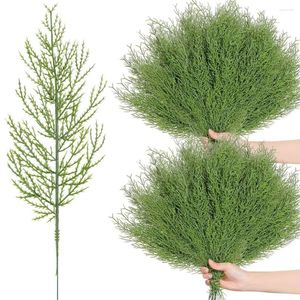 Fleurs décoratives 5pcs branches de pin artificielles simulation de plante verte feuilles annuelles décoration de maison 2024 plantes en plastique