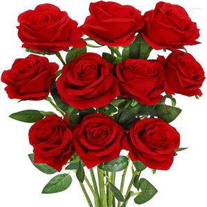 Fleurs décoratives 5 pièces Bouquet de roses artificielles velours rouge fausse fleur de rose pour la décoration de table de mariage à la maison cadeau de la Saint-Valentin