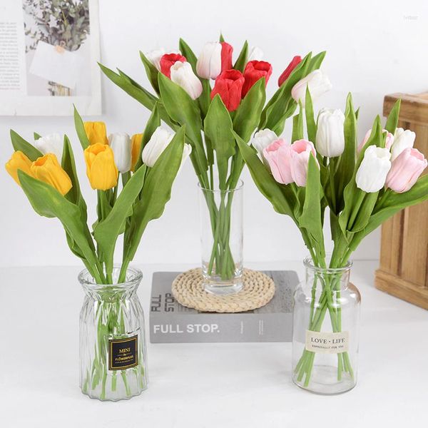 Flores decorativas 5 piezas de tulipán artificiales Bouquet Flor falsa para la ceremonia de boda Valentín Día del jarrón Decoración del jardín del hogar