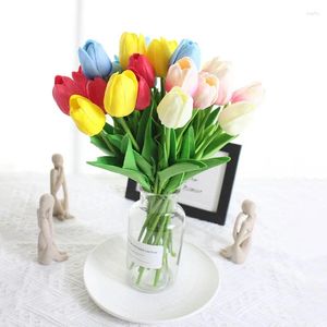 Decoratieve Bloemen 5 stks Kunstmatige Tulpen Boeketten Realistische Bruid Holding Bloem Lente Herfst Home Party Bruiloft Decoratie Fake