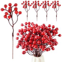Fleurs décoratives 5pcs Christmas Red Simulation Berry Diy Année Home Decoration Artificiel Mousse Plant Plant Ornement Ornement de Noël Cadeaux Kids