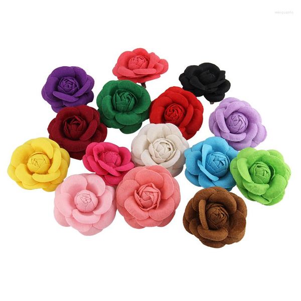 Flores decorativas 5 Unids / lote Moda Novio Padrinos de boda Boutonniere Tela hecha a mano Camelia Flor Suministros de boda Fiesta Fiesta Traje Ojal