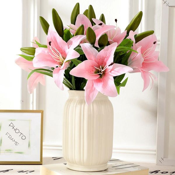 Fleurs décoratives 5pcs / lot PVC Real Touch Silk Lily 3 Têtes Fleur Artificielle Pour La Décoration De La Maison Décor De Mariage Accessoires De Scène Faux Bouquet