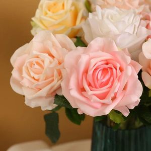 Fleurs décoratives 5pcs hydratants se sentir rose fleur réel tactile artificiel boutiquet de mariage décoration de mariage fausse roses événement de fête à la maison