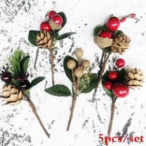 Fleurs décoratives 5pcs / set Christmas Red Berry Pine Grandes pour la décoration de vacances Accessoires Card de voeux Plantes artificielles