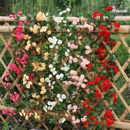 Flores decorativas 5 pçs rosas de seda artificial videira penduradas para simulação de parede rattan plantas falsas folhas casamento ao ar livre decoração de casa