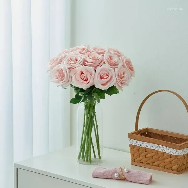 Fleurs décoratives 5pcs Roses de soie longues tiges fausses fausses nuages bouquet bouché artificiel blush pour la maison de jardin fleuri décorti