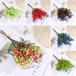 Fleurs décoratives 6 pcs / peloton rouge Fruit mousse Berry Artificial Flower Bouquet Plantes chambre à la maison Cadeaux de décoration de fête de mariage Nice