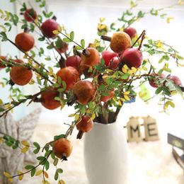 Decoratieve bloemen 67 cm kunstmatige granaatappel plastic fruittak plant voor bruiloft woning tuin decor bloem