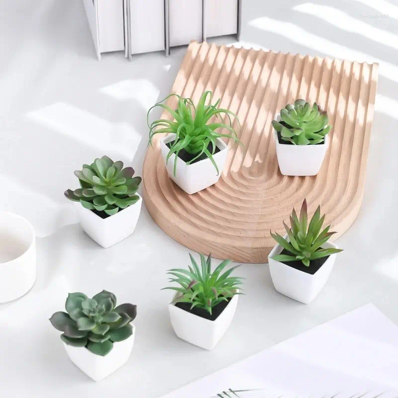 Dekorativa blommor 6st (1set) Artificial Plant Evergreen Bonsai dekorerad i Living Homes Bedroom Dining Room Office Desk Windows Bill