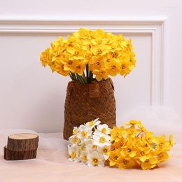 Decoratieve bloemen 6 stks kunstmatige narcissus bloemen boeket daffodil orchidee witte bruidse bruids huis woonkamer bureaubladdecoratie