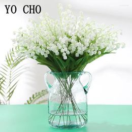 Fleurs décoratives 6pcs / ensemble Lily artificiel blanc de la vallée en plastique Fausse fleur pour le salon de bureau accessoires de fête