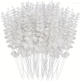 Fleurs décoratives 6pcs Tiches d'eucalyptus blancs feuilles artificielles avec une fausse tige de 16 pouces pour le bouquet de mariage en vase