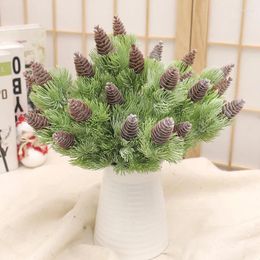 Fleurs décoratives 7 branches artificielles en plastique pignons de pin cônes fausses plantes arbre pour la décoration de fête de Noël Faux herbe Pome de Noël