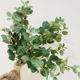 Decoratieve bloemen 80 cm kunstmatige planten eucalyptus blad nep heuvel kruisbessenplant met fruit voor thuis bruiloft tuin