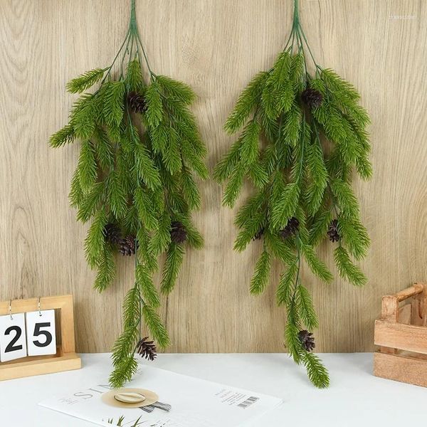 Flores decorativas 80 cm Agujas de pino de Navidad Ratán Planta verde artificial Conos Guirnalda Hogar Año de Navidad Decoración colgante