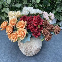 Decoratieve bloemen 9 rozen/bos Aritificial Rose Kleine woonkamerdecoratie Gesimuleerde droge bloem Eettafel thuis