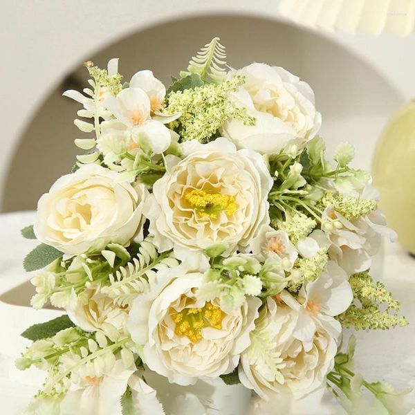 Fleurs décoratives Bouquet artificiel 13 têtes de style européen de style picine de poinine de haute qualité en plastique de haute qualité accessoires de marguerites