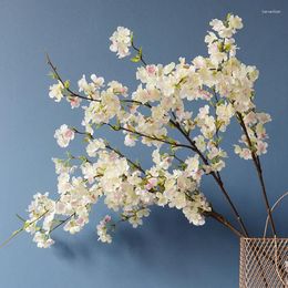 Fleurs décoratives fleur de cerise artificielle longue branche blanche arbre blanc fleur de soie printemps bonsai arc arc accessoires de mariage décoration de la maison
