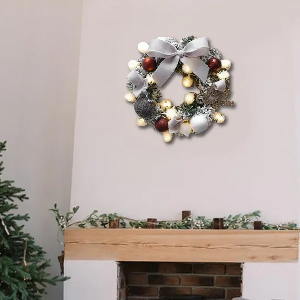 Couronne de Noël artificielle de fleurs décoratives avec guirlande lumineuse, guirlande de vacances intérieure et extérieure pour jardin, balcon, salon